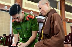 Tăng ni sinh Học viện Phật giáo Việt Nam tham gia kích hoạt tài khoản định danh điện tử