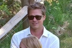 Brad Pitt U60 vẫn đẹp trai phong độ như trai 30