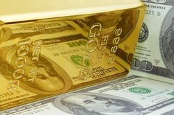 Giá vàng hôm nay 5/7/2023: Giá vàng thoát khỏi một đợt bán tháo, khó trượt khỏi ngưỡng 1.900 USD, nhưng cũng không thể bứt phá?