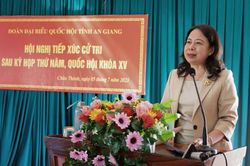 Phó Chủ tịch nước Võ Thị Ánh Xuân tiếp xúc cử tri tại An Giang