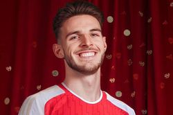 Arsenal hoàn tất ký Declan Rice với giá kỷ lục