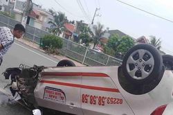 Đi vào đường một chiều, xe ô tô bỗng nhiên lật ngửa giữa đường