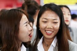 Huỳnh Như tiết lộ về chiếc khăn rằn mang đi World Cup