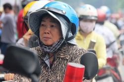 Phụ huynh thức trắng đêm tranh suất vào lớp 10 cho con: 'Dù chỉ là tia hy vọng mong manh...'