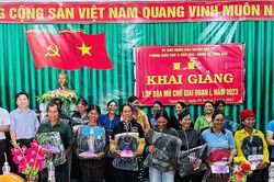 Khai giảng 4 lớp xóa mù chữ cho phụ nữ dân tộc thiểu số Đak Pơ