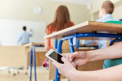 Hà Lan cấm điện thoại di động trong lớp học