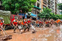 Chủ tịch Trung Quốc Tập Cận Bình yêu cầu tăng cường bảo vệ người dân và tài sản trong lũ lụt