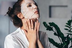 Những món mỹ phẩm không nên dùng hàng ngày