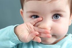 Ngạt mũi ở trẻ và những lưu ý khi dùng thuốc