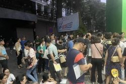 Phụ huynh ngủ qua đêm ở cổng trường, tranh suất cho con vào lớp 10, Sở GD&ĐT lên tiếng