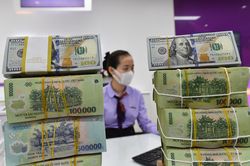Ngân hàng dồn dập mua lại trái phiếu trước hạn
