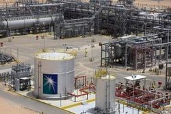 Ả Rập Saudi bó tay nhìn giá dầu tuột dốc không phanh?
