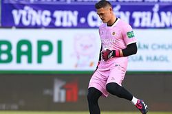 Thủ môn Việt kiều bị 'ruồng bỏ' ở CAHN FC sẽ hóa người hùng của CLB TP.HCM