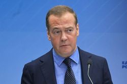 Ông Medvedev nêu cách dừng xung đột 'sau vài ngày'