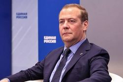 Ông Medvedev: Chiến dịch của Nga sẽ kết thúc sau vài ngày nếu NATO ngừng chuyển vũ khí tới Ukraine