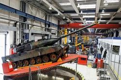 Vì sao xe tăng Leopard 2 Ukraine gửi sang Ba Lan sửa chữa 'bị đắp chiếu'?