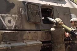 Pháo binh Nga sử dụng đạn dẫn đường laser mới Krasnopol-M2 ở Ukraine