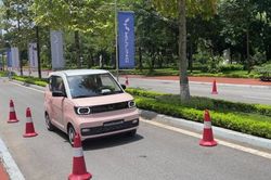 Xe điện siêu nhỏ Wuling Hongguang Mini EV và nỗi lo an toàn