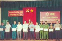 Kông Chro tặng giấy khen 27 tập thể, cá nhân trong diễn tập cấp xã