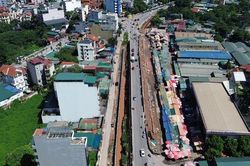 'Soi' tiến độ thi công đê hữu Hồng vừa bị Hà Nội 'tuýt còi'