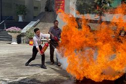 Hơn 150 chủ cơ sở kinh doanh có điều kiện được trang bị kỹ năng chữa cháy, thoát nạn