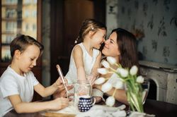 Cha mẹ ở quốc gia hạnh phúc bậc nhất thế giới dạy con như thế nào?