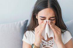 Hai cách giảm nghẹt mũi khi bị viêm xoang