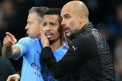 Gabriel Jesus uất ức đến phát khóc vì Pep Guardiola