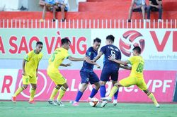 HLV Nguyễn Đức Thắng: 'Khả năng bắt phạt đền của Văn Lâm là vũ khí CLB Bình Định sở hữu'