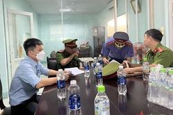 Quảng Bình: 2 Phó giám đốc trung tâm đăng kiểm bị bắt vì 'nhận hối lộ'