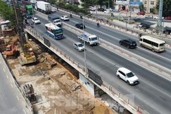 Phân luồng giao thông nút Mai Dịch sau hơn một tháng rào đường