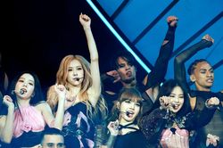 Cười ra nước mắt chuyện fan Việt 'đu' concert BlackPink ở Hà Nội