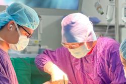 Lớp mỡ trên gan vàng óng vì béo phì, chàng trai 18 tuổi 'cầu cứu' bác sĩ