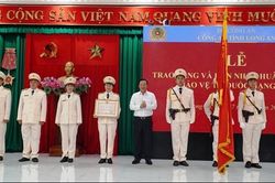 Phòng Tham mưu - Công an tỉnh Long An đón nhận Huân chương BVTQ hạng Nhì