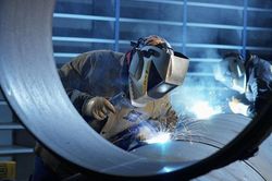 Thí điểm tuyển lao động nghề hàn sang Hàn Quốc làm việc, lương gần 40 triệu đồng