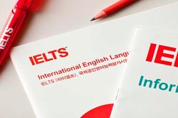Thí sinh rơi vào thế khó trước 'cuộc đua' IELTS của các trường đại học