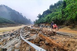 Vùng núi Bắc Bộ mưa lớn về chiều tối, nguy cơ cao lũ quét, sạt lở