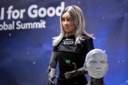 Robot AI tuyên bố có thể điều hành thế giới tại Liên hợp quốc