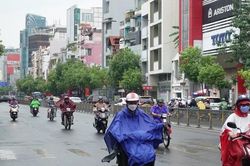 TPHCM mưa diện rộng trong ngày cuối tuần kèm hiện tượng thời tiết cực đoan