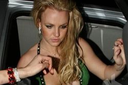 Công khai video Britney Spears bị vệ sĩ tát tại quán ăn