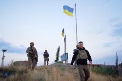 Ông Zelensky thăm đảo Rắn, Nga nói về khả năng đối thoại hòa bình vào mùa thu