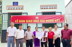 Chư Păh: Bàn giao nhà 'Đại đoàn kết' cho hộ nghèo tại xã Hà Tây
