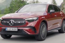 Mercedes GLC Coupe 2023: Nội thất tiện nghi cùng nhiều tính năng an toàn nổi bật