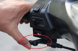 Công dụng bất ngờ của 6 chi tiết nhỏ trên xe máy