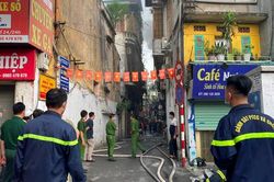 Cháy nhà 4 tầng trong ngõ Thổ Quan