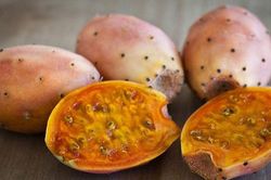 Độc lạ quả mọc nhiều ở cây làm hàng rào giờ lại thành đặc sản bán với giá đắt đỏ