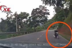 Tài xế bức xúc vì nam thanh niên lái xe máy lao thẳng vào đầu ô tô