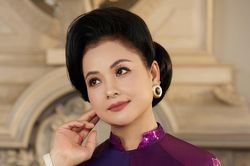 NSND Thu Quế tuổi 54 trẻ đẹp mặn mà