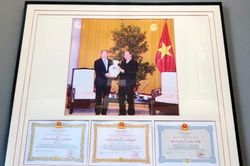 Thầy Park khoe nhà 'siêu xịn' với đầy ắp kỷ niệm bóng đá Việt Nam