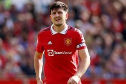 HLV Ten Hag quyết định tước băng đội trưởng của Harry Maguire